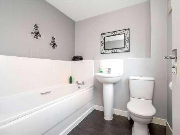 4 bed house for sale