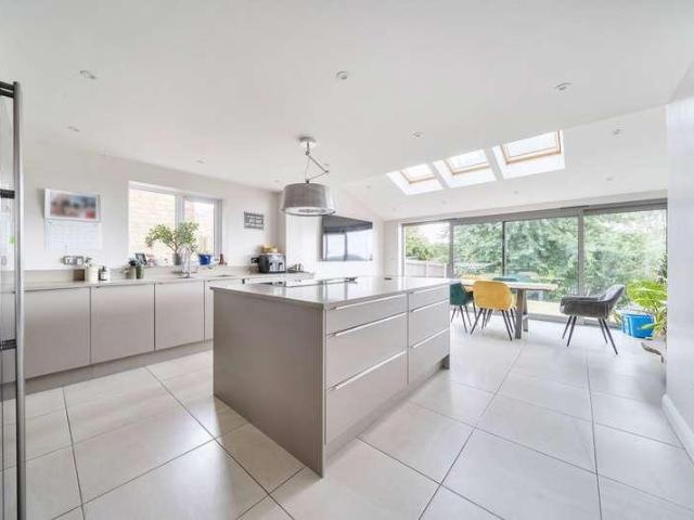 4 bed house for sale