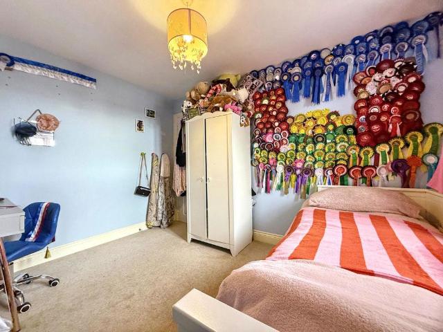 4 bed house for sale