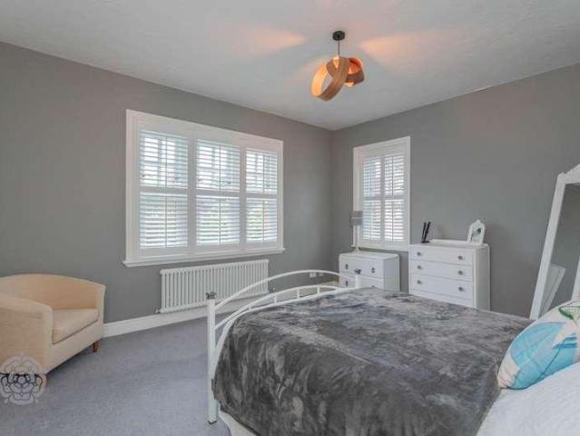 4 bed house for sale
