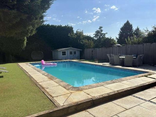 4 bed house for sale