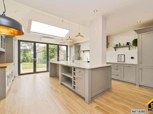 4 bed house for sale