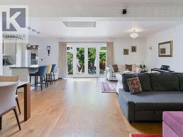 4 bed house for sale