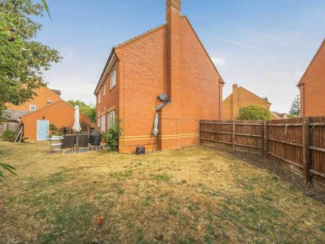 4 bed house for sale