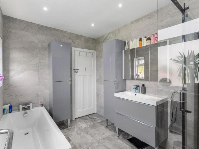 4 bed house for sale