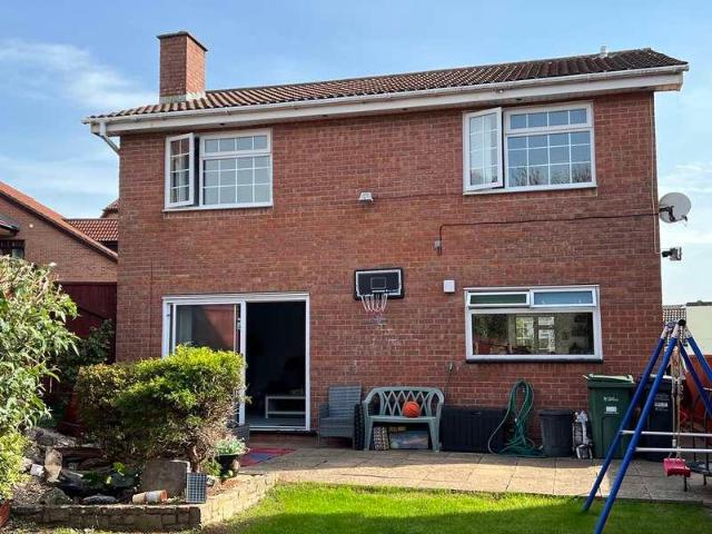 4 bed house for sale