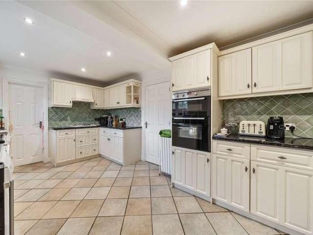 4 bed house for sale