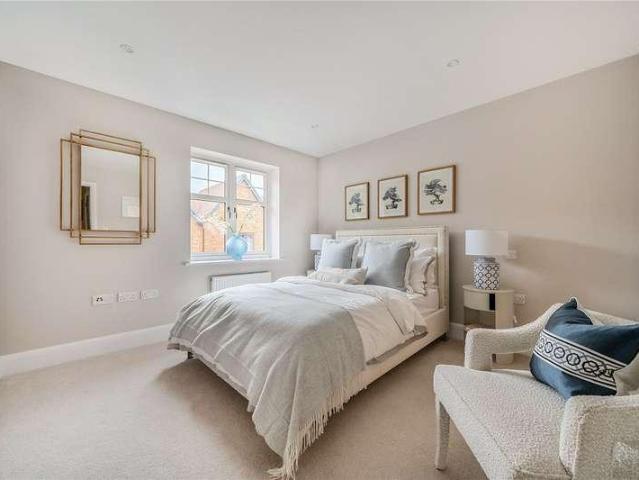 4 bed house for sale