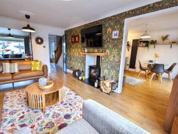 4 bed house for sale