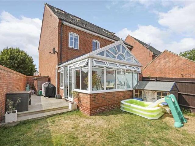 4 bed house for sale
