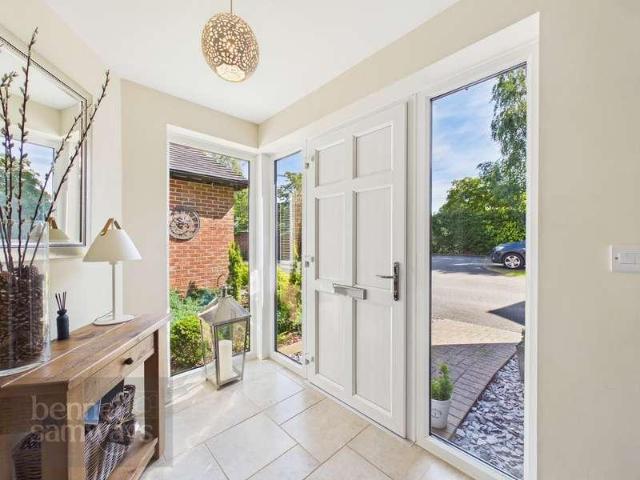 4 bed house for sale