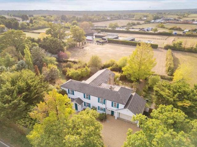 4 bed house for sale