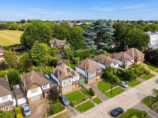 4 bed house for sale
