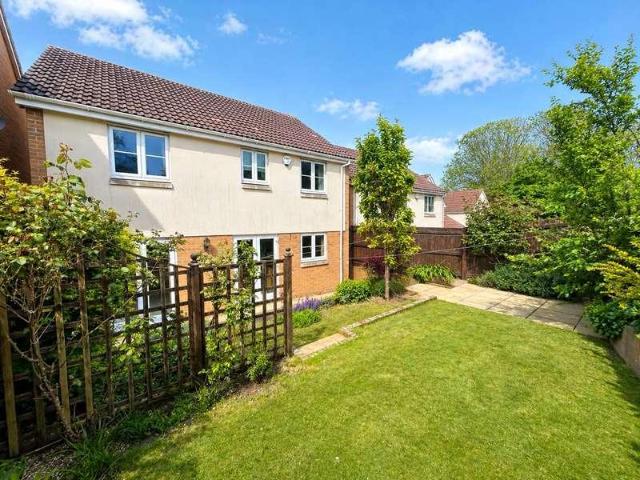 4 bed house for sale