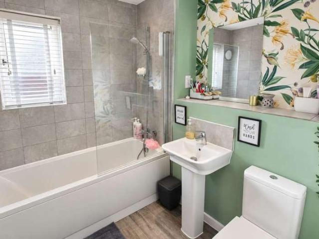 4 bed house for sale