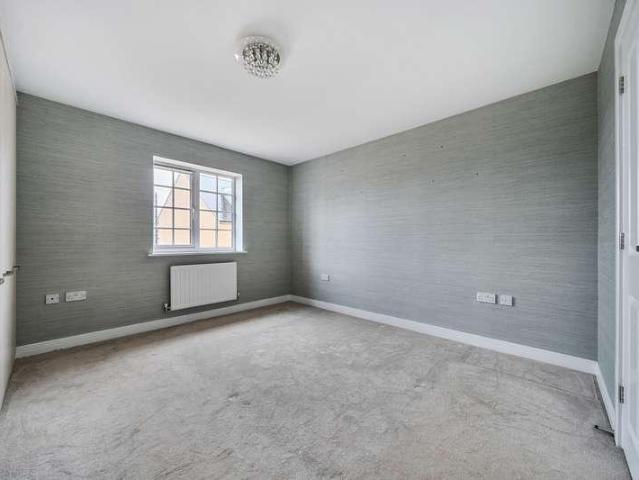 4 bed house for sale