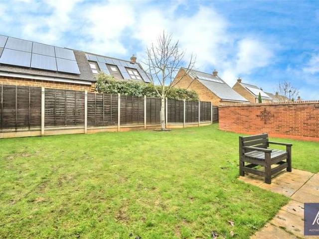 4 bed house for sale