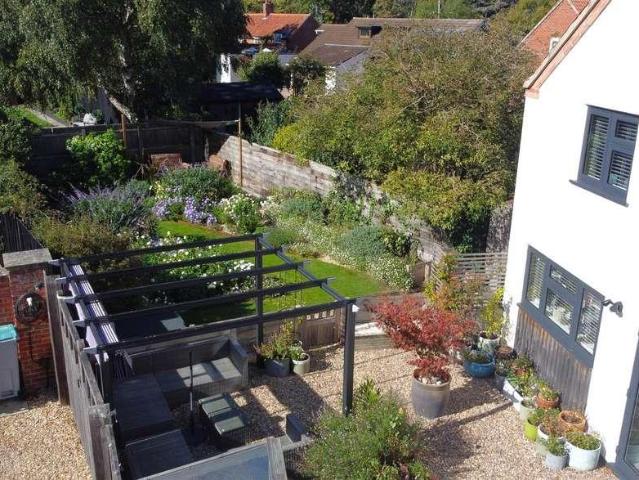 4 bed house for sale