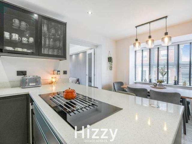 4 bed house for sale