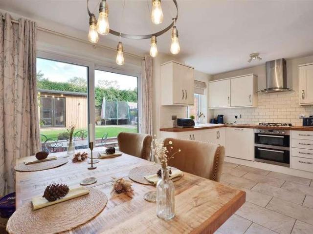 4 bed house for sale