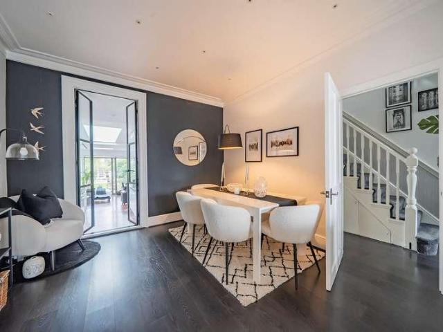 4 bed house for sale