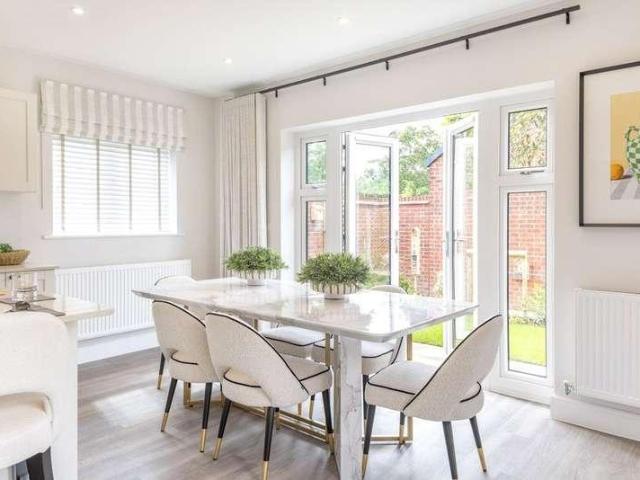 4 bed house for sale