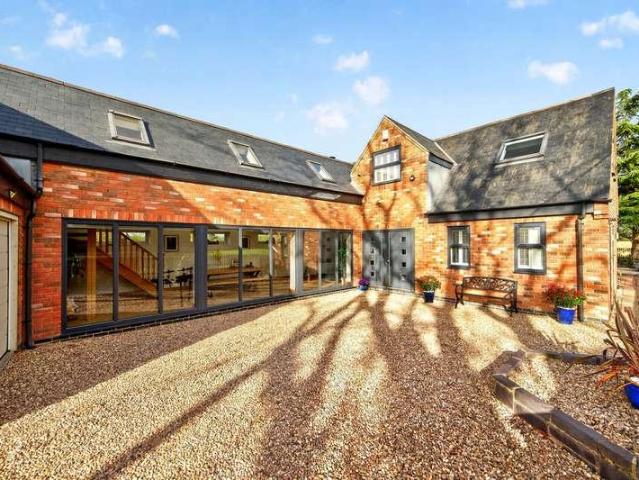 4 bed house for sale