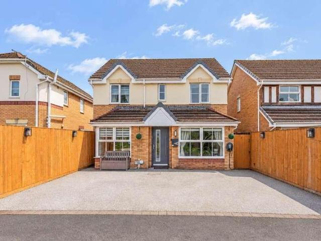 4 bed house for sale