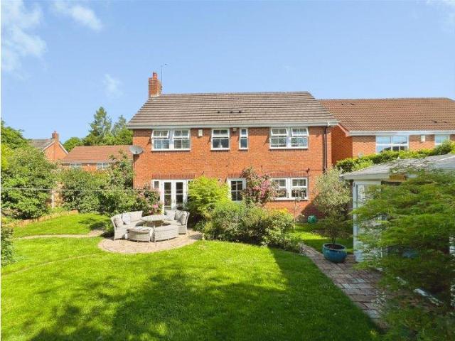 4 bed house for sale