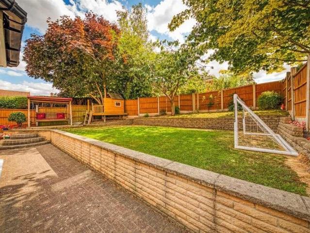 4 bed house for sale
