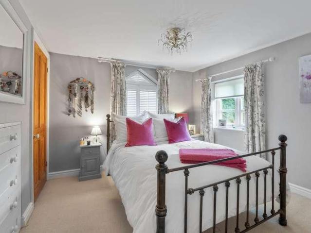 4 bed house for sale
