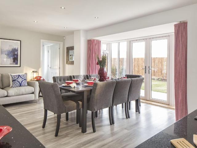 4 bed house for sale