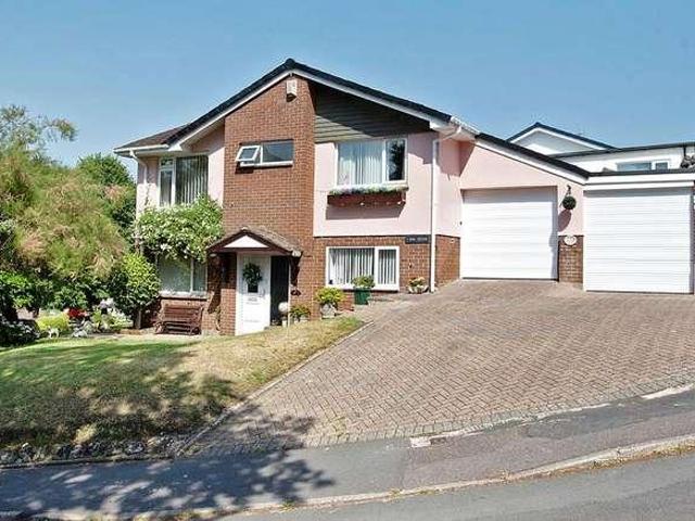 4 bed house for sale