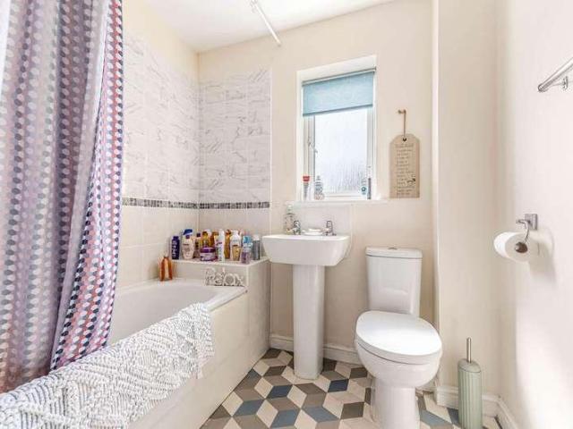 4 bed house for sale