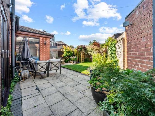 4 bed house for sale
