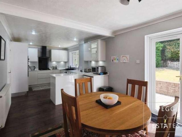4 bed house for sale