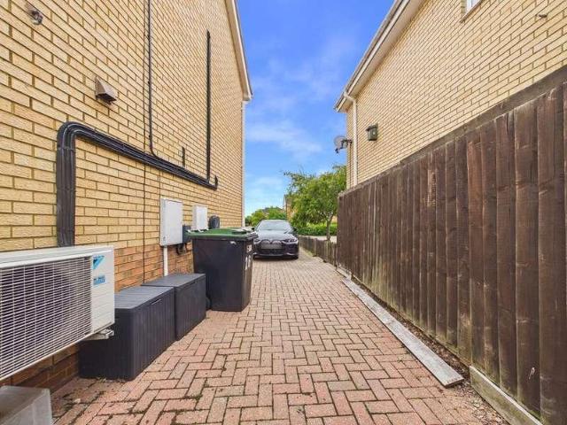 4 bed house for sale