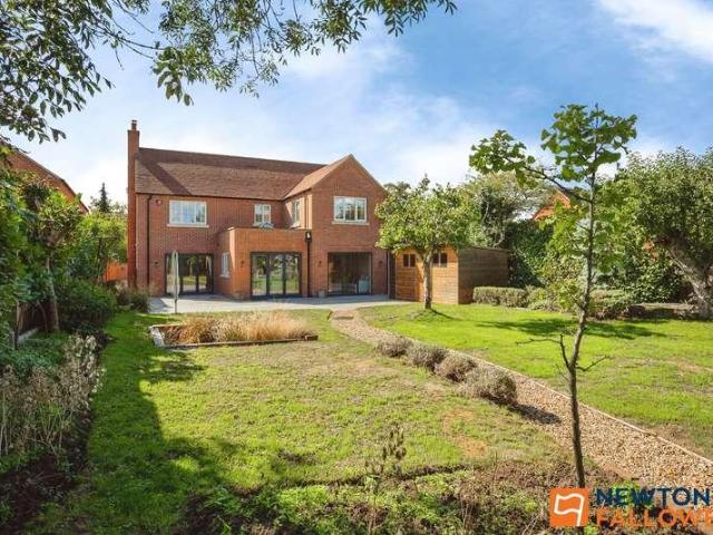4 bed house for sale