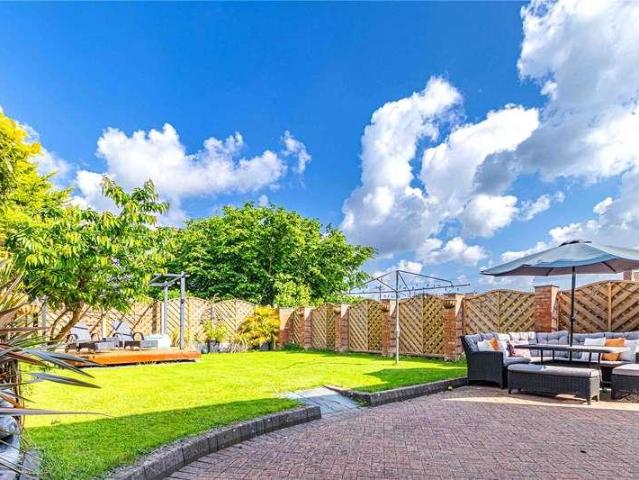 4 bed house for sale
