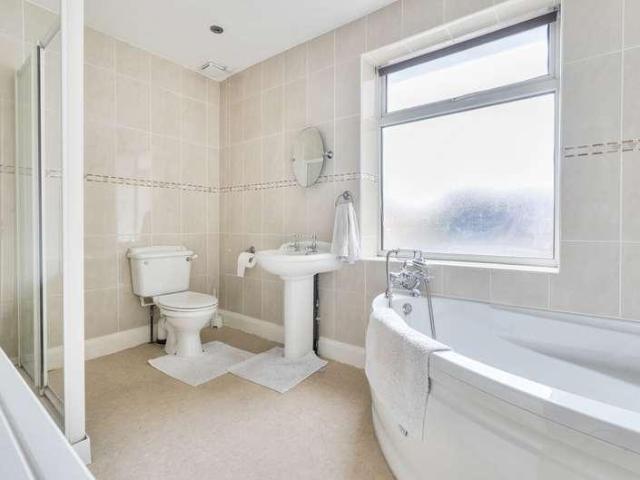 4 bed house for sale