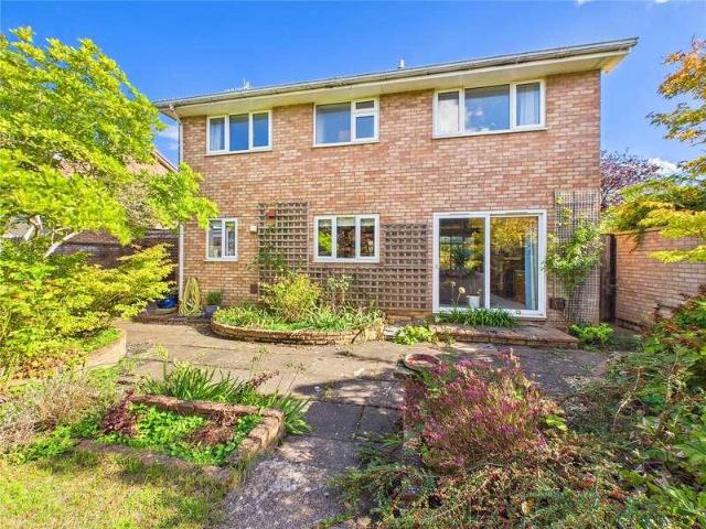 4 bed house for sale