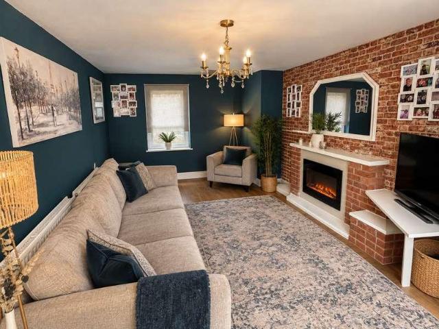 4 bed house for sale