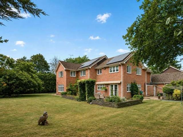 4 bed house for sale