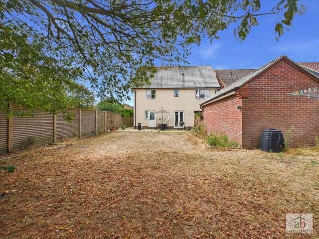 4 bed house for sale