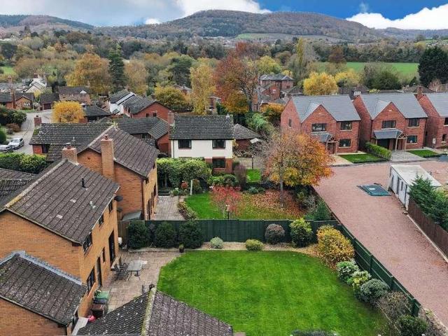 4 bed house for sale