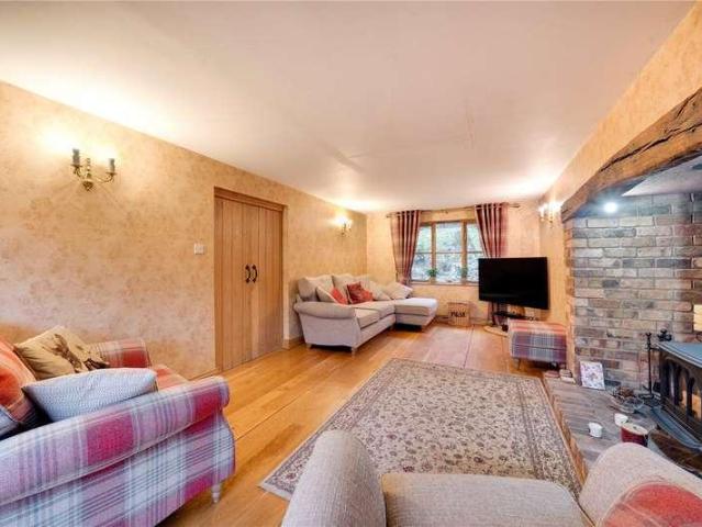 4 bed house for sale