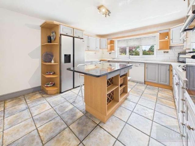 4 bed house for sale