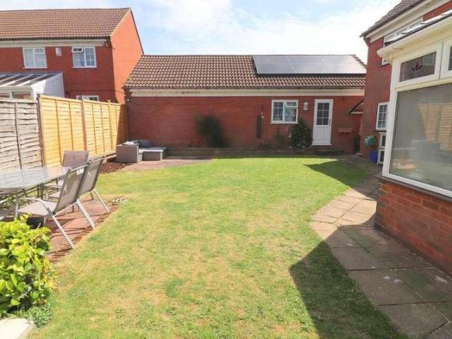 4 bed house for sale