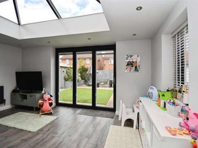 4 bed house for sale