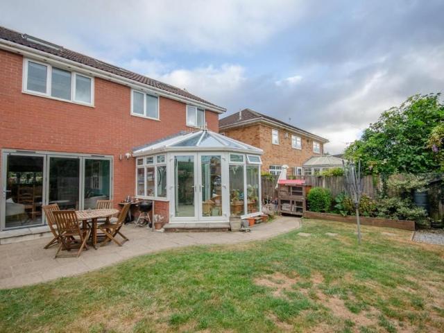 4 bed house for sale